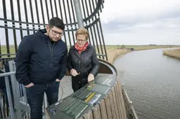 knol20en20prins20bekijken20de20infomratieborden20in20de20zoutkegel