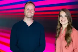 LC-journalisten Sander en Martine over podcast ‘De derby komt eraan’: ‘Het is een wonderlijke reis door Fries voetballand’