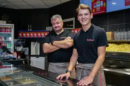 De Smuller in Helmond heeft een nieuwe naam en trakteert op ijs en frikandellen