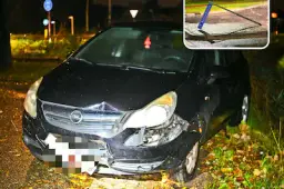 Man rijdt tegen het verkeer in door Valkenswaard en sloopt straatnaambord