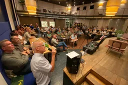 20240905 hennie schroder microfoon legt standpunt uit bij jagers