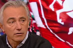 Van Marwijk hekelt grensrechter: "Die zat er wel drie keer volledig naast"