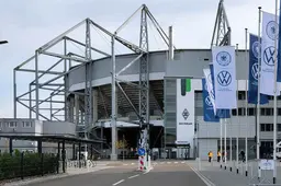 Spelers BMG leveren salaris in om kantoorpersoneel te kunnen blijven betalen