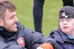 FOTO: Hint publiekslieveling Uvini naar een terugkeer bij FC Twente?