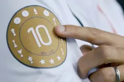 VET! Club Bryan Ruiz brengt limited edition-shirt uit ter ere van zijn carrière