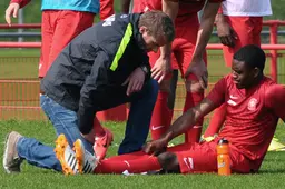 Ebecilio verlaat training met knieblessure