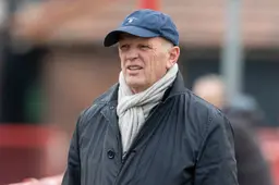 Video: Streuer gaat flink onderuit tijdens interview met Vlap