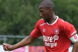 Mooi gebaar: Ziyech en Mokotjo helpen Zuid-Afrikaanse jongeren