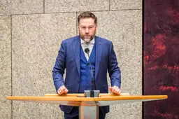 Dijkhoff: "Supporters voelen zich nog steeds gepiepeld door FC Twente"