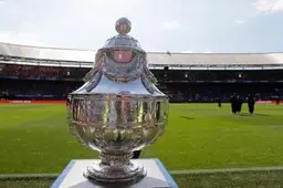 Bereidwillige supporter FC Eindhoven stelt bussen beschikbaar om af te reizen naar Enschede
