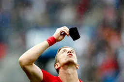 FC Twente draagt rouwbanden tijdens FC Twente - sc Heerenveen