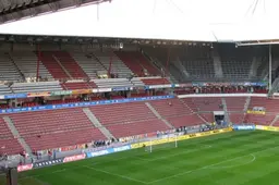 Auto’s meegereisde FC Twente-supporters vernield: PSV stelt onderzoek in