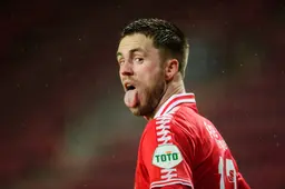 Video | Van Wolfswinkel belt Sadílek: "Heb salaris in moeten leveren!"