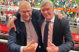 Foto: Trotse burgemeester geniet van veldbestorming in de Grolsch Veste