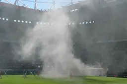 Voetbaladvocaat: "Levenslang stadionverbod voor gooien rookbom waanzin"
