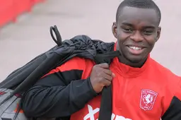 Shadrach Eghan op bezoek bij Zweedse club
