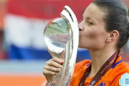 Drie speelsters FC Twente geridderd voor behalen Europese titel