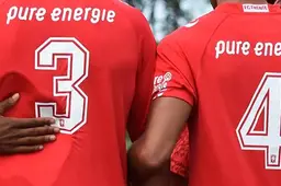Foto's: Bijzonder eerbetoon aan Nouri door selectie Jong FC Twente
