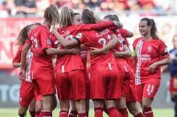 FC Twente (v) wint de Supercup en deelt eerste tik uit aan Ajax