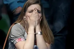 Pusic huilt mee met supporters en de mensen van de club