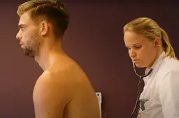 VAN BINNENUIT: Spelers keren terug en ondergaan diverse tests