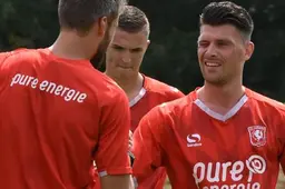 Supporters krijgen applaus van spelers en staf tijdens eerste training FC Twente