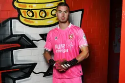 WAUW! FC Twente presenteert knalroze en knalblauw uittenue