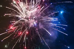 Foto: Honderd FC Utrecht-supporters ingesloten in Enschede na afsteken vuurwerk