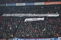 Spandoek: Vak P feliciteert clubicoon Kick van der Vall met erelidmaatschap