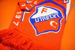 800px fc utrecht logo op sjaal