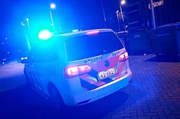 politieauto zwaailicht nacht