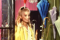 Les-Parapluies-de-Cherbourg_st_1_jpg_sd-high_photo-Leo-WEISS-Copyright-1993-CINE-TAMARIS