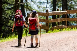 wandelen kinderen mabras via pixabay