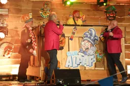 Deurzakkers bij recordpoging polonaise