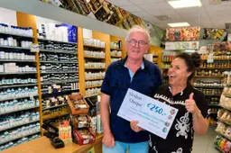 Overhandiging cheque aan Voedselbank Waalre
