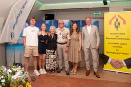 john van opijnen met zijn familie en burgemeester frank dales