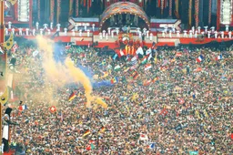 thumb vk awesome 65000 festival gangers springen van links naar rechts tijdens defqon 1 weekend festival 2025