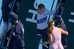 thumb_vk_Schrikken_op_Australian_Open_wedstrijd_stilgelegd_doordat_ballenmeisje_onderuit_gaat