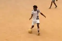 thumb_viraal_voetballer_angola