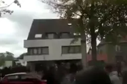 Hooligans steken auto in brand in Brugge (video)