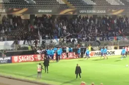 Evra krijgt nog voor de start van de wedstrijd rood na deze actie (video)