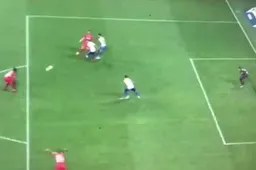 Is deze misser van Carlinhos nog groter dan die van Teodorczyk? (video)