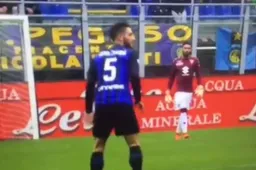 Torino-speler krijgt onwaarschijnlijk pijnlijke trap te verwerken (video)