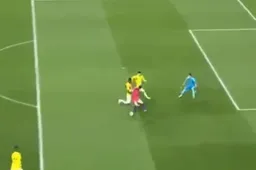 Son maakt ploeggenoot compleet belachelijk met dit doelpunt (video)