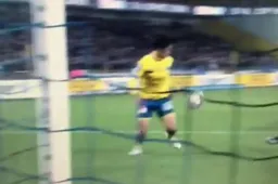 Onvoorstelbaar dat Club Brugge met deze ingreep van Nakamba wegkomt (video)