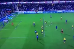 Dit héérlijke doelpunt van Club Brugge lijkt wel een zaalvoetbalgoal (video)