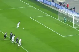 Zo koelbloedig trapt alleen Hazard ze binnen (video)