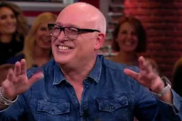 Hilarisch! "Viespeuk" Gert & hondje Samson krijgen er helemaal van langs in Voetbal Inside (video)