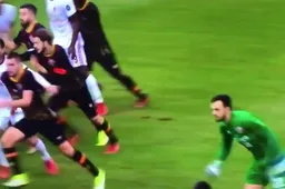 WOW! Benevento-doelman zorgt voor dit legendarische moment tegen AC Milan (video)