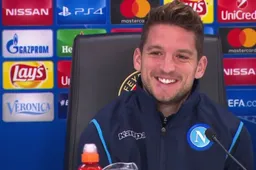 'Playboy' Dries Mertens flirt eventjes met journaliste voor wedstrijd tegen Feyenoord (video)